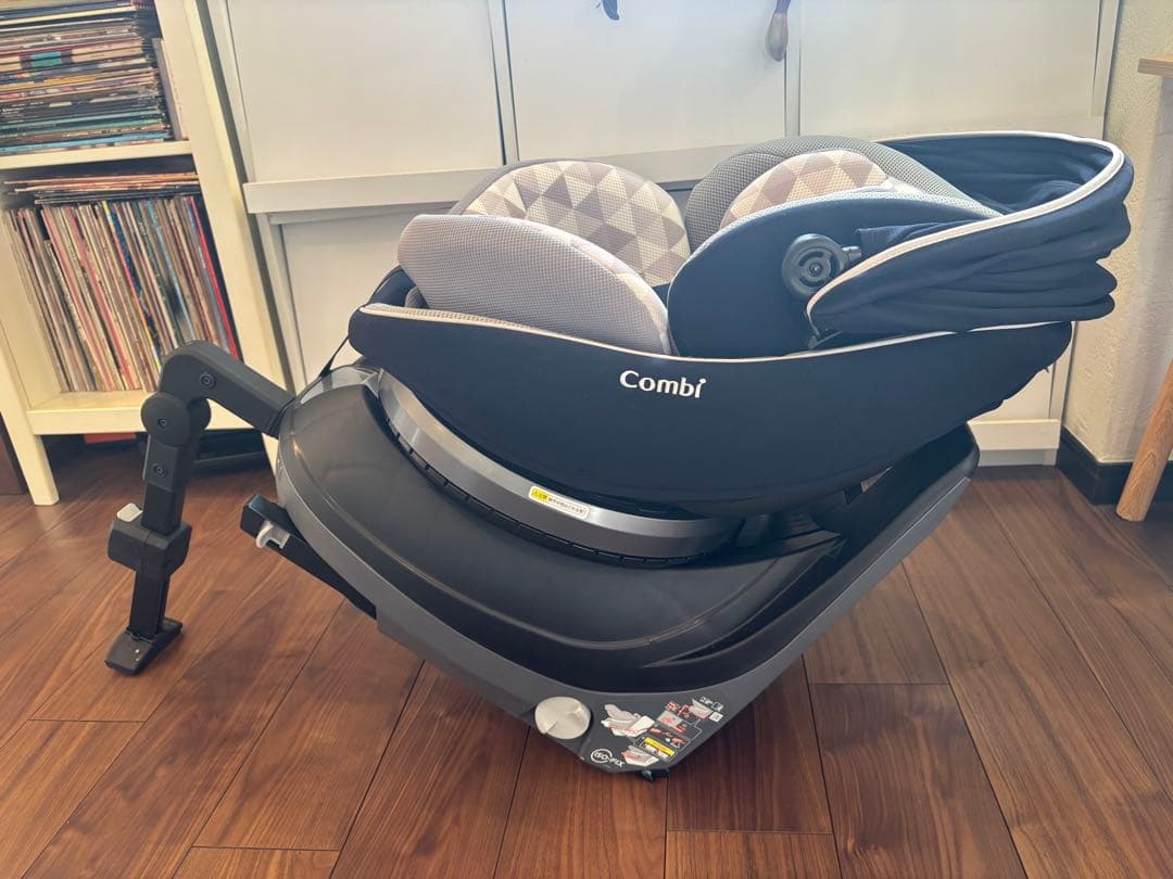 美品！Combi チャイルドシート ネイビー/グレー ISOFIX JN-570