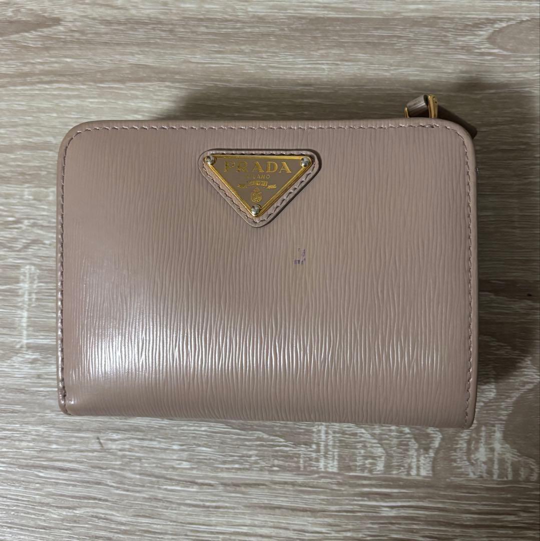 RED  PRADA ピンクベージュ二つ折り財布