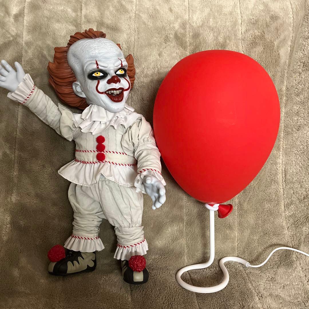 ペニーワイズ トーキングフィギュア ＵＳＢ赤い風船セット