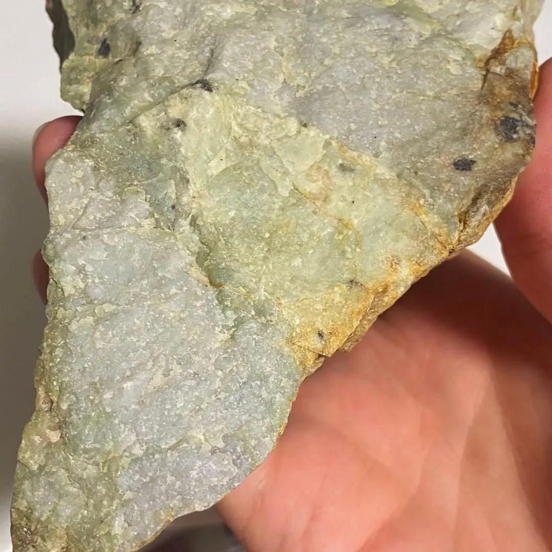 希少品　鳥取県　若桜翡翠原石　灰青×オレンジ×緑　割石皮付き　765g