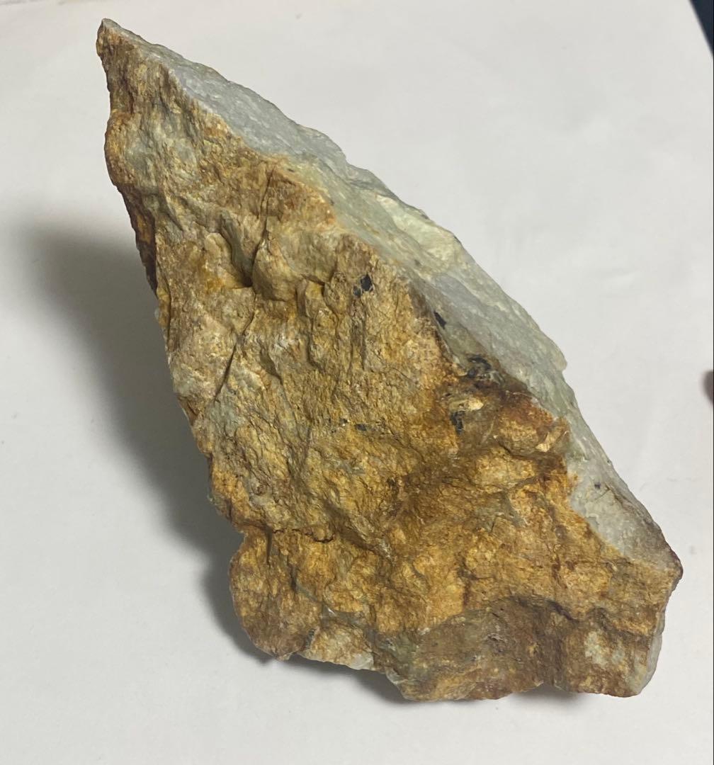 希少品　鳥取県　若桜翡翠原石　灰青×オレンジ×緑　割石皮付き　765g