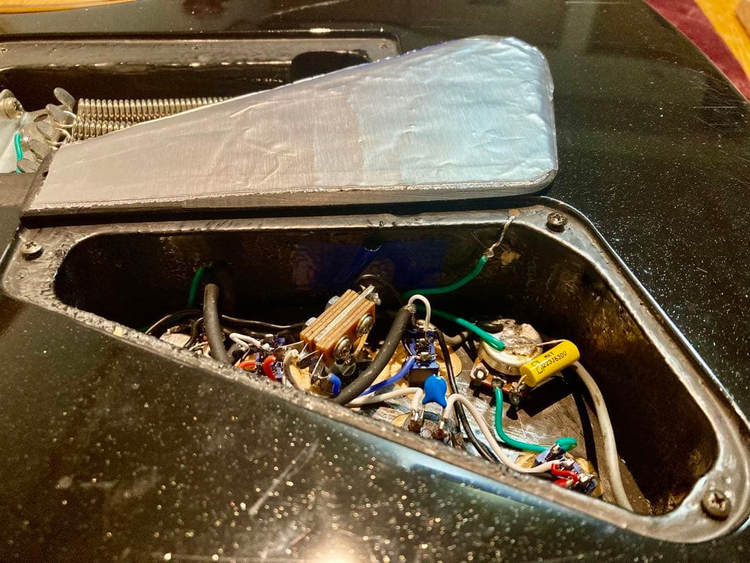 ☆モディファイして新たな機能を搭載　ポジションマークが珍しいB.C.Rich