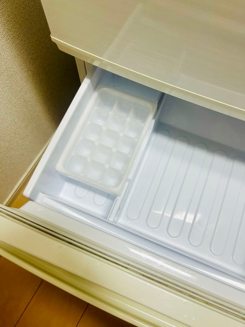 【値下げ】SHARP 冷蔵庫 SJ-D14C-W 137L