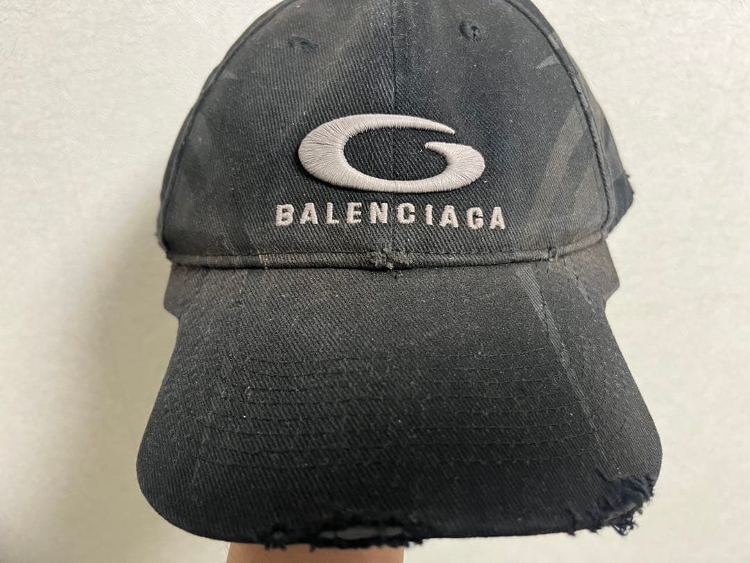 BALENCIAGAバレンシアガ　 ダークグレー キャップ　ダメージデザイン