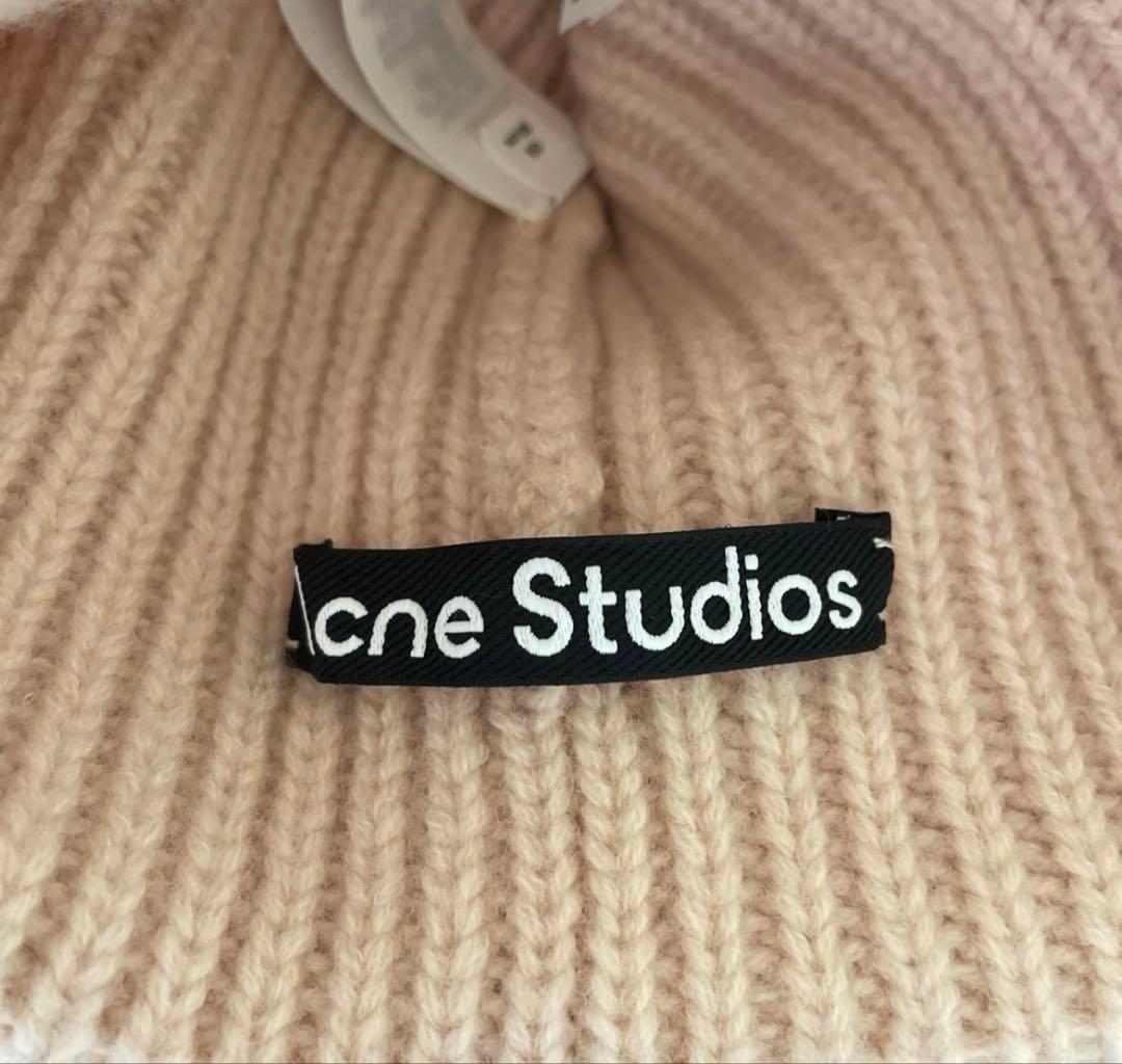 Acne Studiosアクネストゥディオズ ラージロゴフェイスビーニー