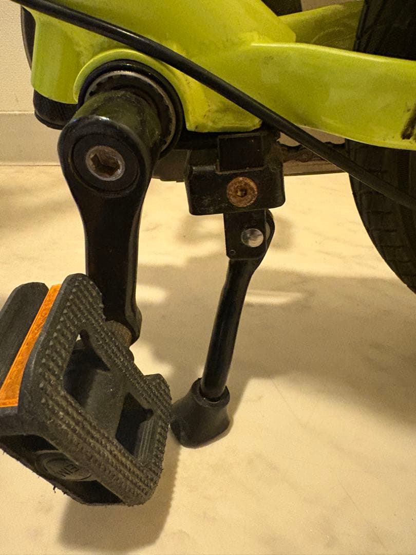 STRIDER ストライダー 14x ライムイエロー　スタンド付き