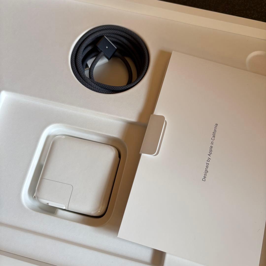 美品Apple MacBook Air M2 8GB 256GB