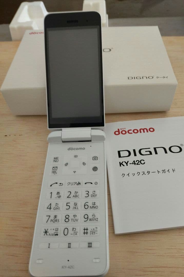 NTTドコモ 　DIGNO　KY-42C ホワイト折りたたみ携帯電話
