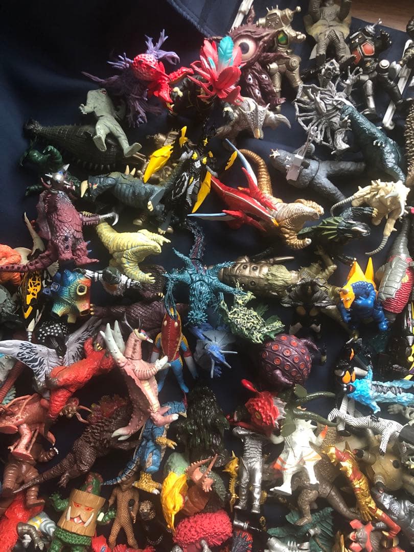 ウルトラマン　怪獣　HGシリーズ　ガシャポン