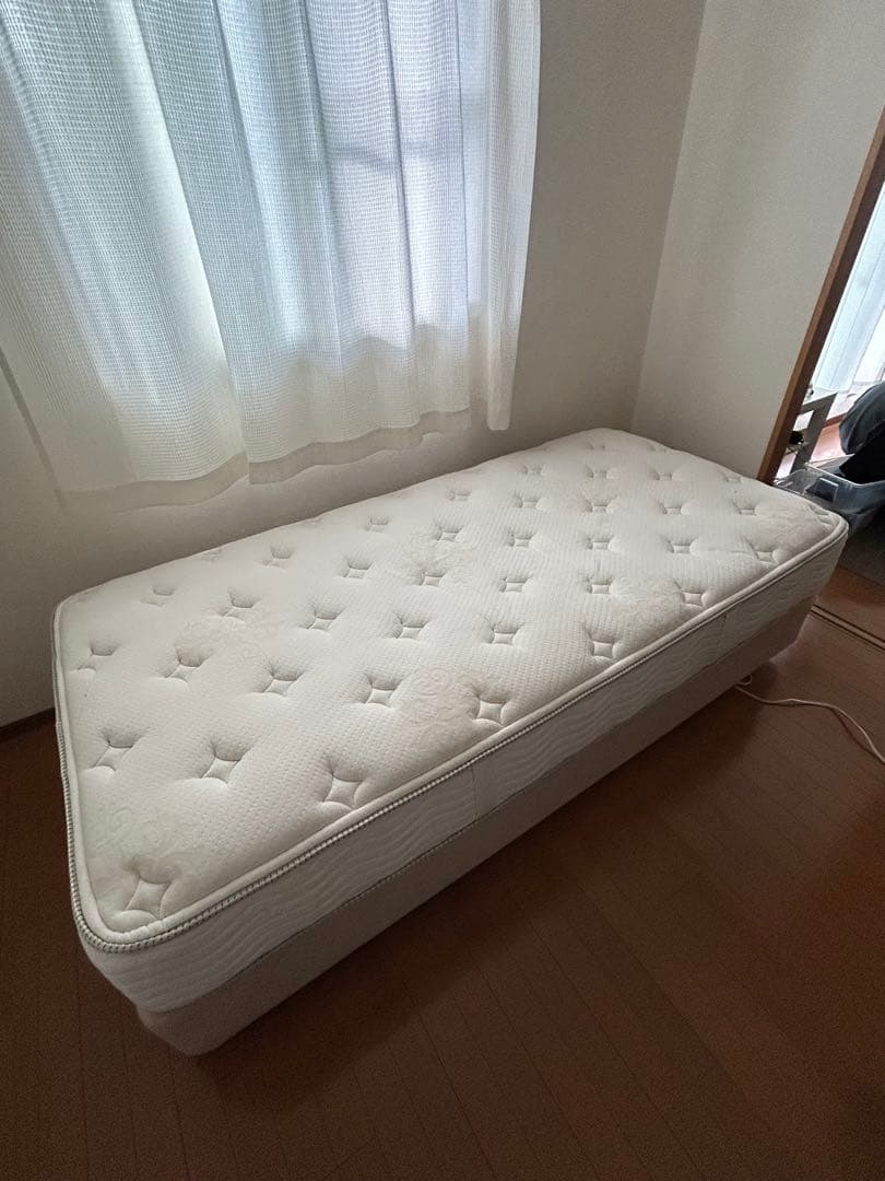 ツッキー様【3月30日発送限定】シモンズ　シングル　ベッド　大塚家具