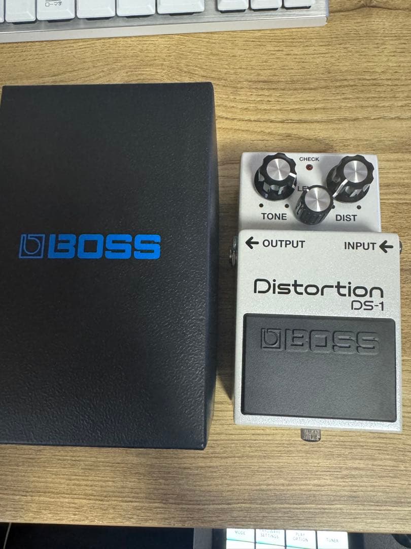 BOSS DS-1 ディストーションペダル 限定カラー ホワイト