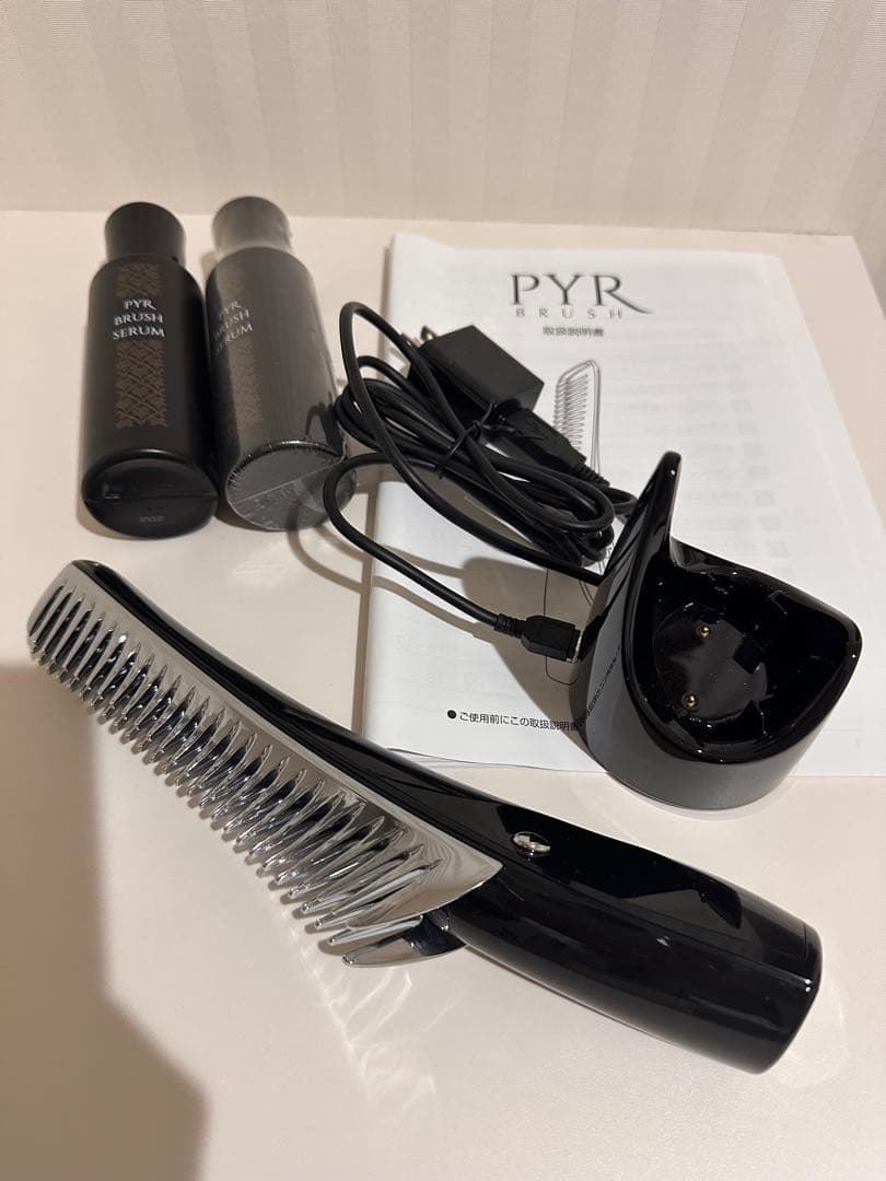 美品　PYR パイラブラッシュ　美顔器　コーム型　新品頭皮セラム　電気ブラシ