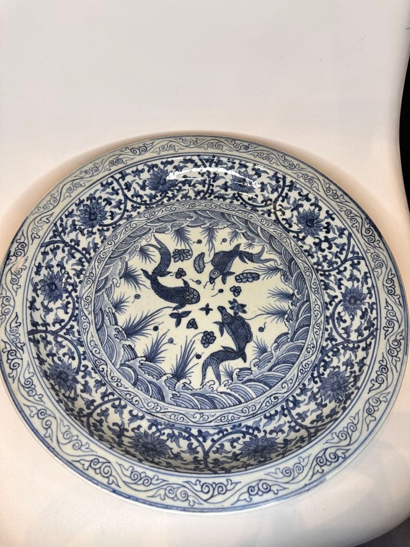 大明宣徳年製 底款 大皿 染付 花卉文 魚文 古董品 古い陶磁 皿