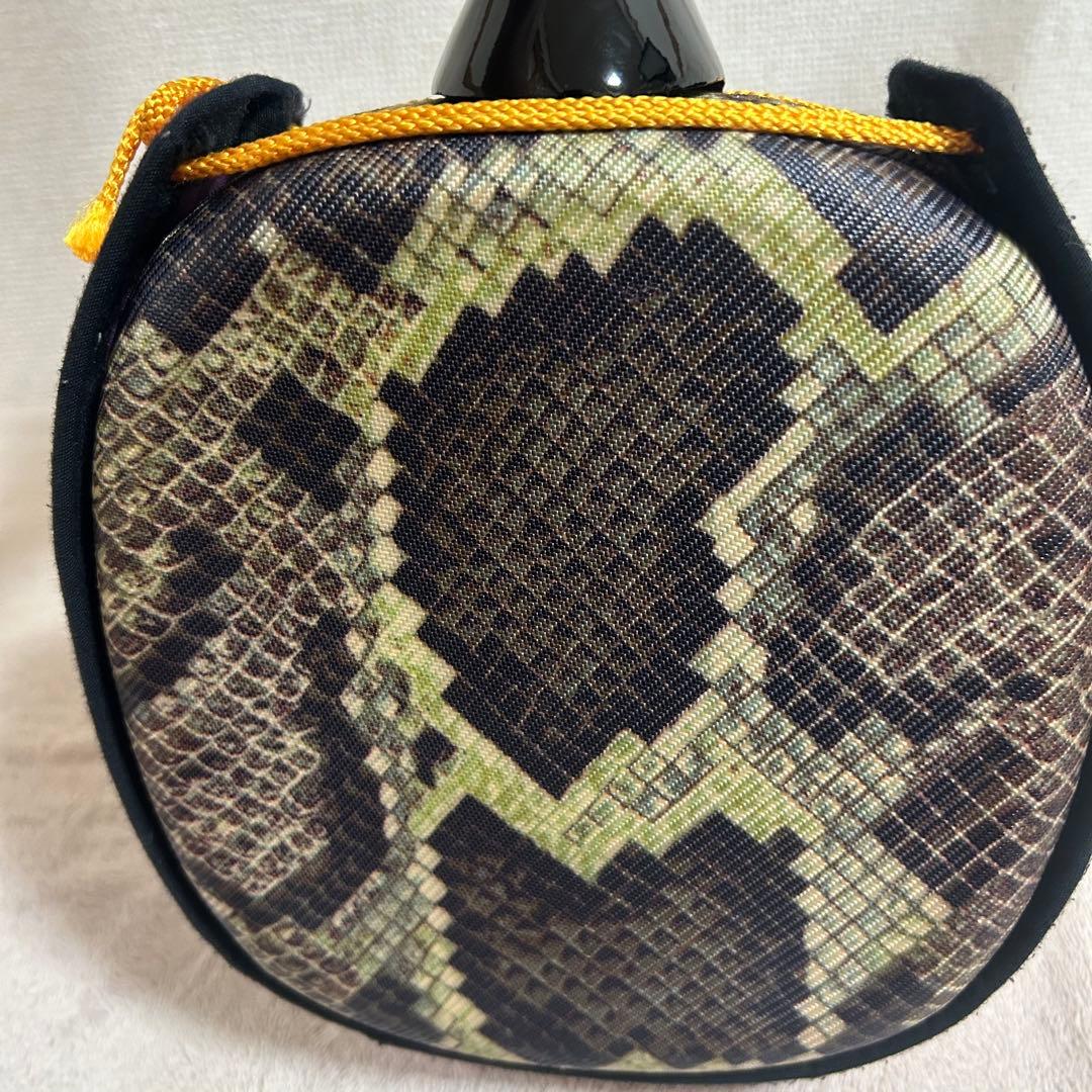 【美品】沖縄三線 三味線 人工革 合皮 ヘビ柄　ハードケース付 民族楽器 弦楽器