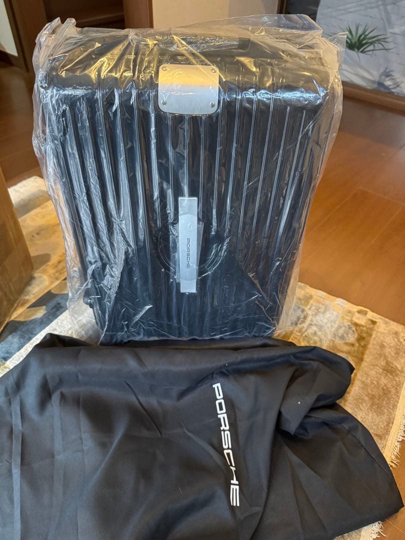 ポルシェ キャリーケース ブラック　TSAロック　機内持ち込み
