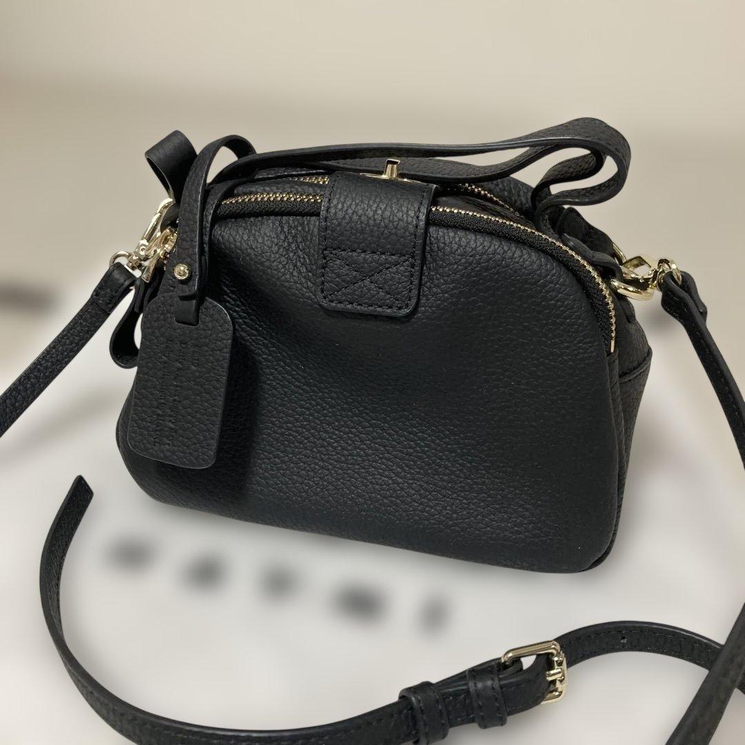 ブラックレザーショルダーバッグ