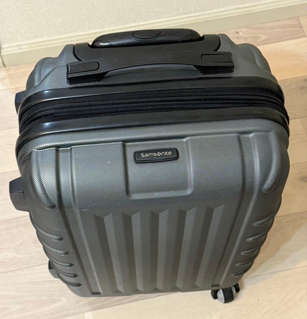 T*n様 Samsonite グレー キャリーケース 4輪