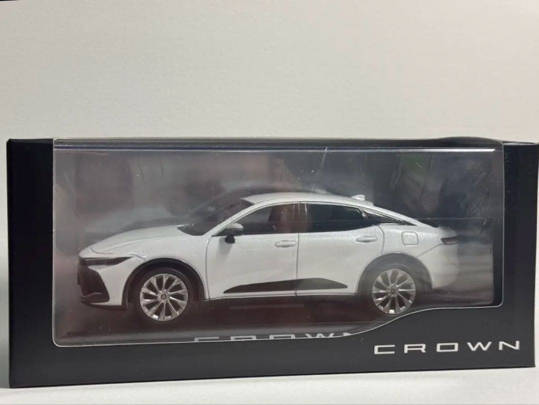 PHEV CROWN SPORT 1/30 非売品　ダイキャスト製　ミニカー