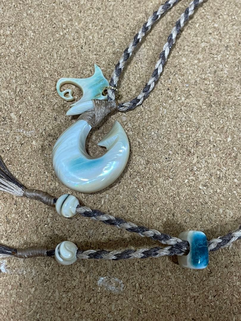 夜光貝ネックレス(ys24)マンタ　ボーンカービング、シェルカービング最終価格
