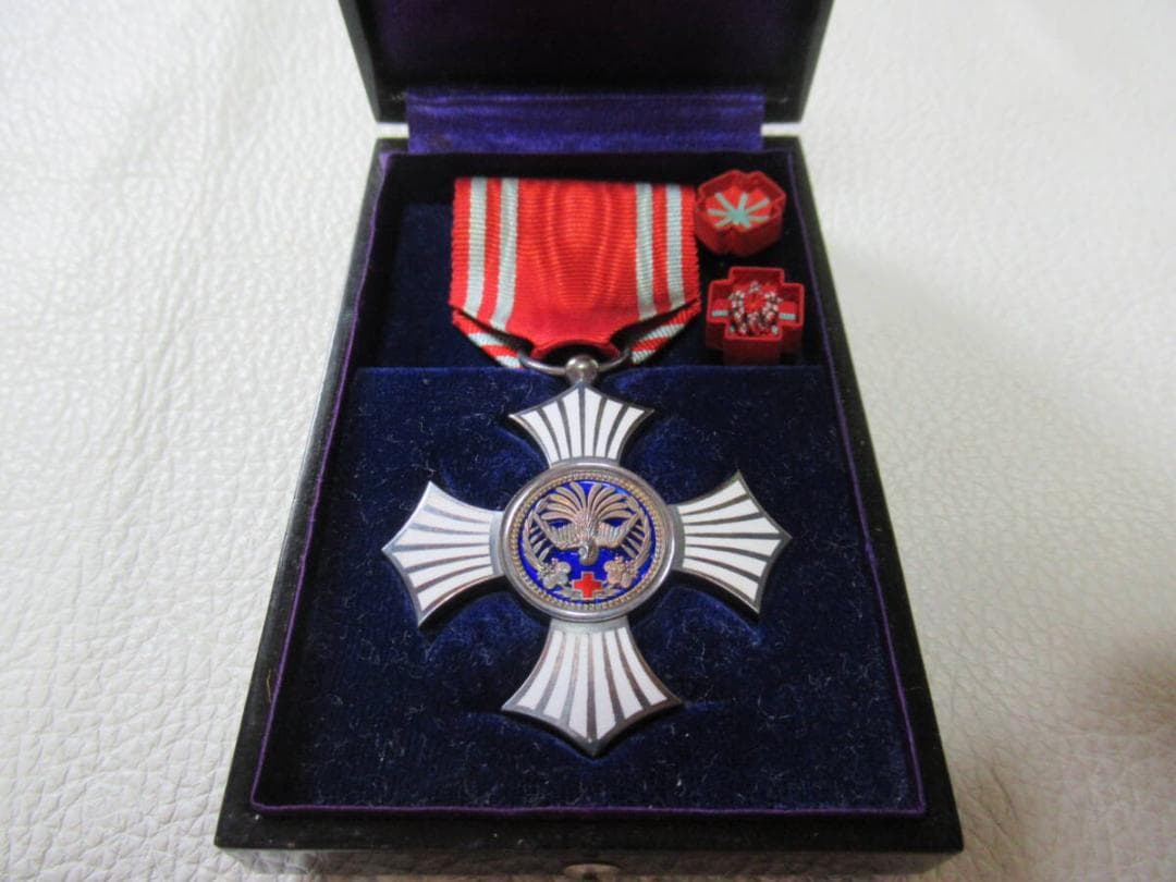 未使用 明治21年 黒漆塗箱付◆日赤最高功労者賞 銀と七宝製 日本赤十字社 勲章