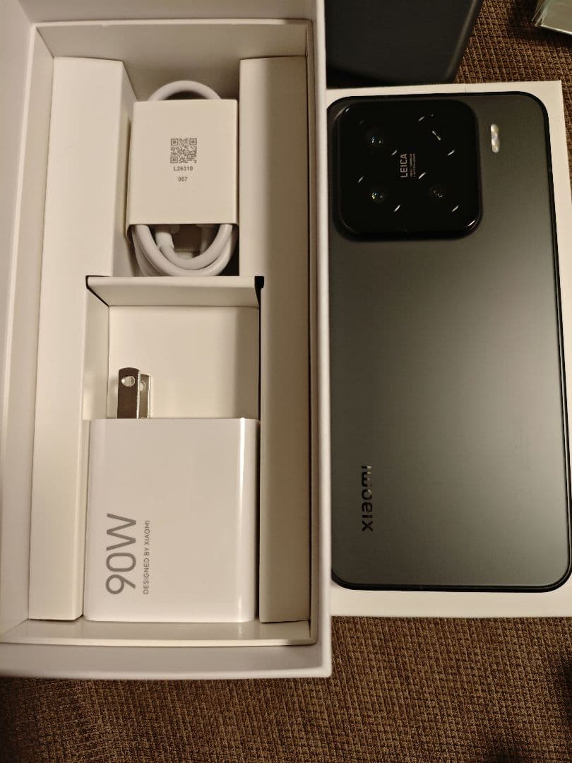 Xiaomi 15 ブラック 256GB 日本版 nillkinケース付き