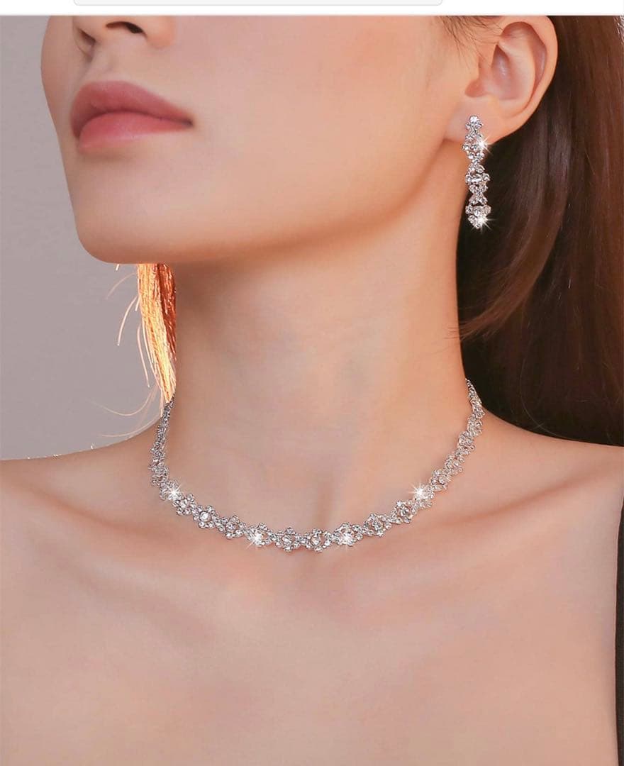 【新品未使用】ホワイト オフショルウェディングドレス(ティアラ•ジュエリー付き)