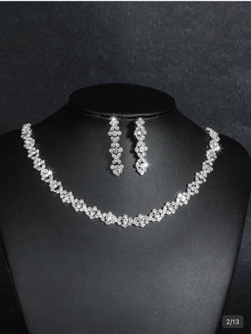 【新品未使用】ホワイト オフショルウェディングドレス(ティアラ•ジュエリー付き)