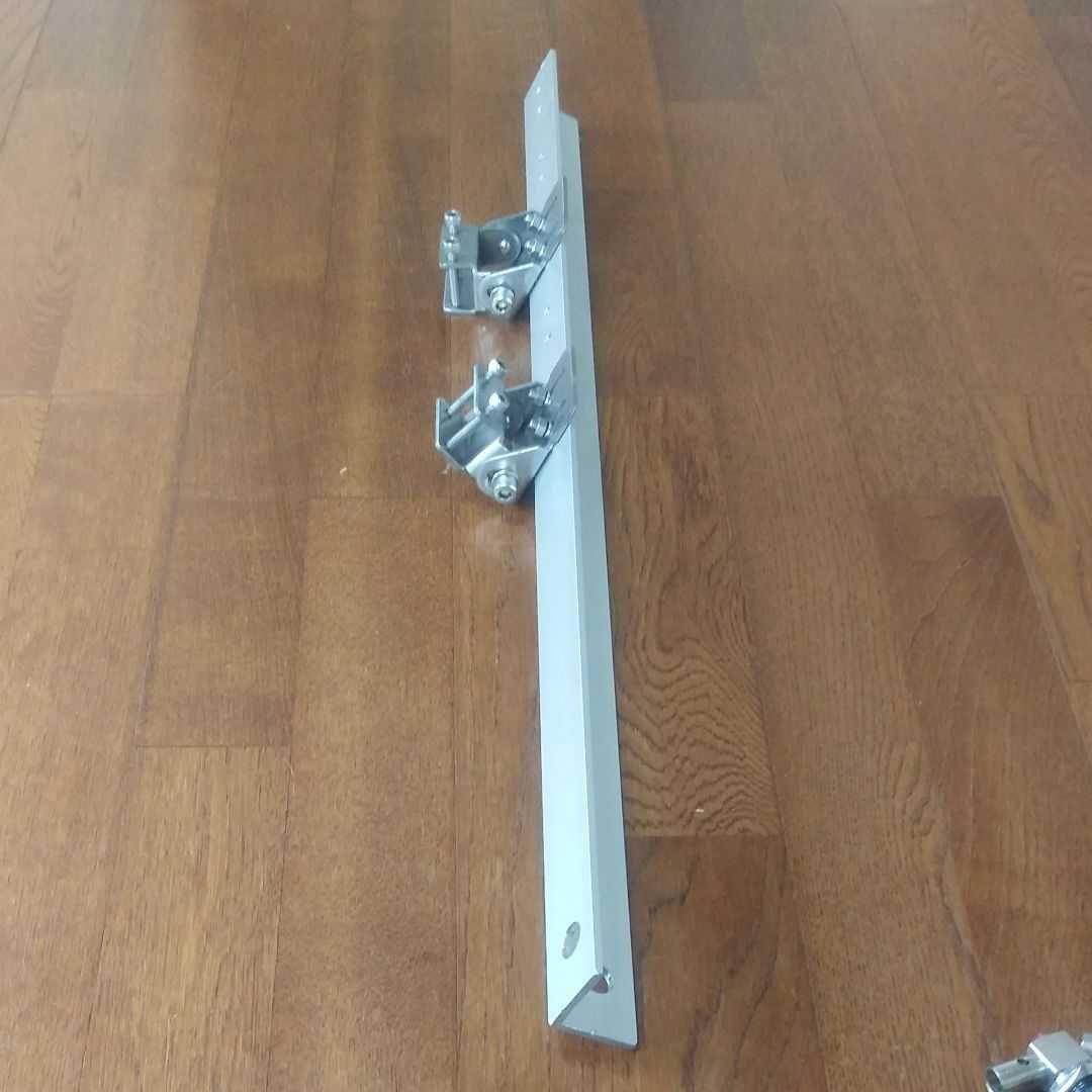 国産キャンピングカー・ダンプカールーフサイド用アンテナ取り付け基台