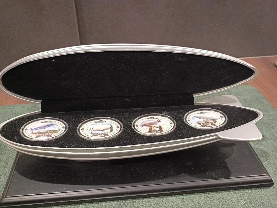 AIRSHIPS純銀製収集用メダル4個セット - 飛行船型ケース付き