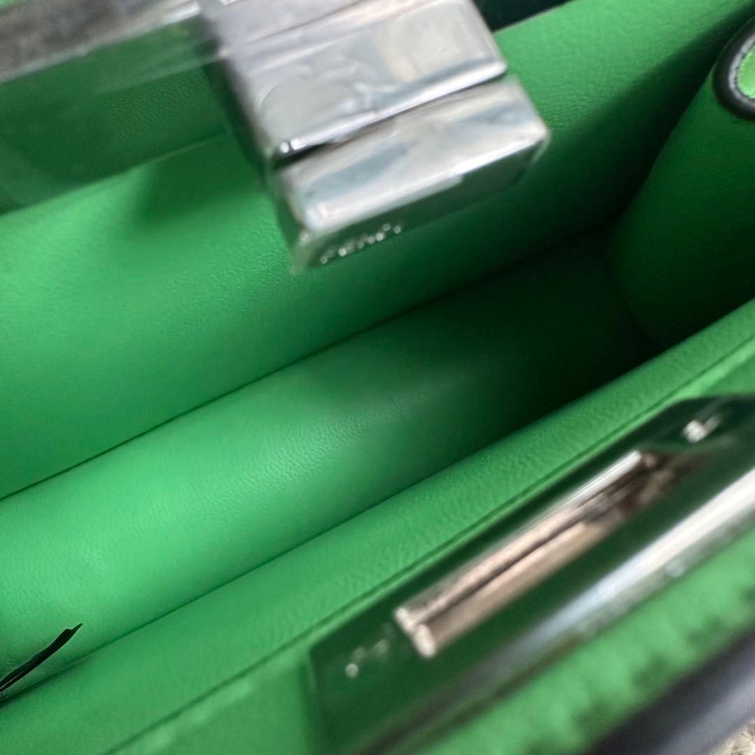 新品同様 FENDI ピーカブー アイシーユー プチ グリーン ショルダーバッグ