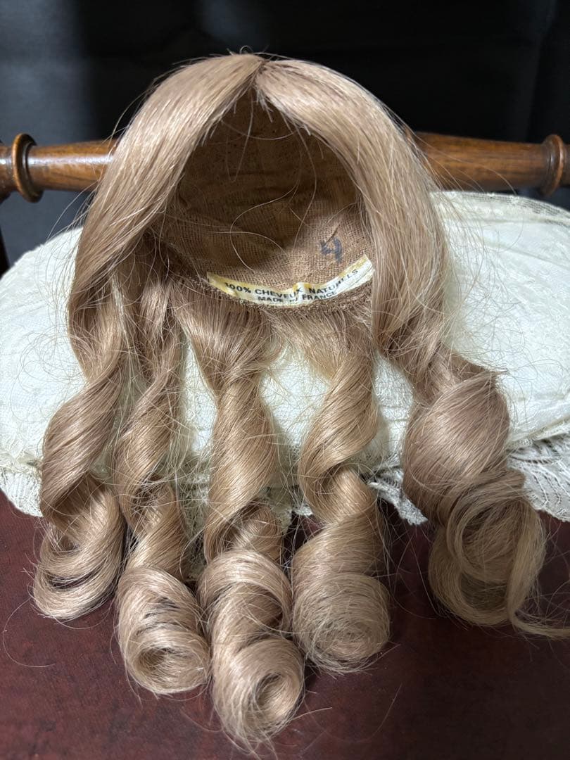 ☆セール中　ビスクドール 用ウイッグ　人毛　フランス製　小さいドール用