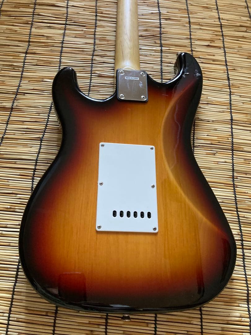 ☆美品　ローノイズで多機能搭載　BUSKERS SSH ST