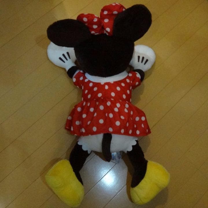 ミニーマウス ギガジャンボ 赤いほっぺの寝そべりぬいぐるみ タグ付き
