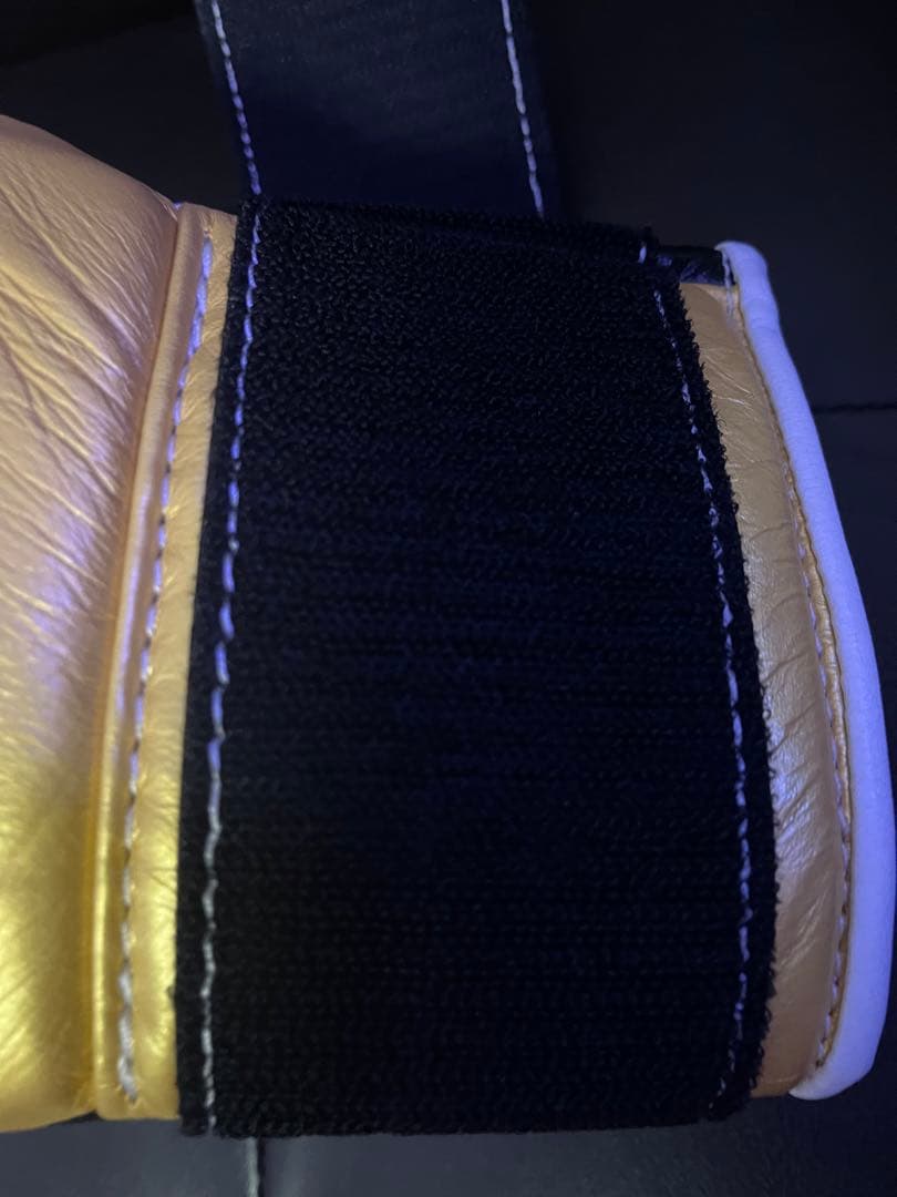 新品未使用 Winning ボクシンググローブ 8oz ゴールド/ブラック