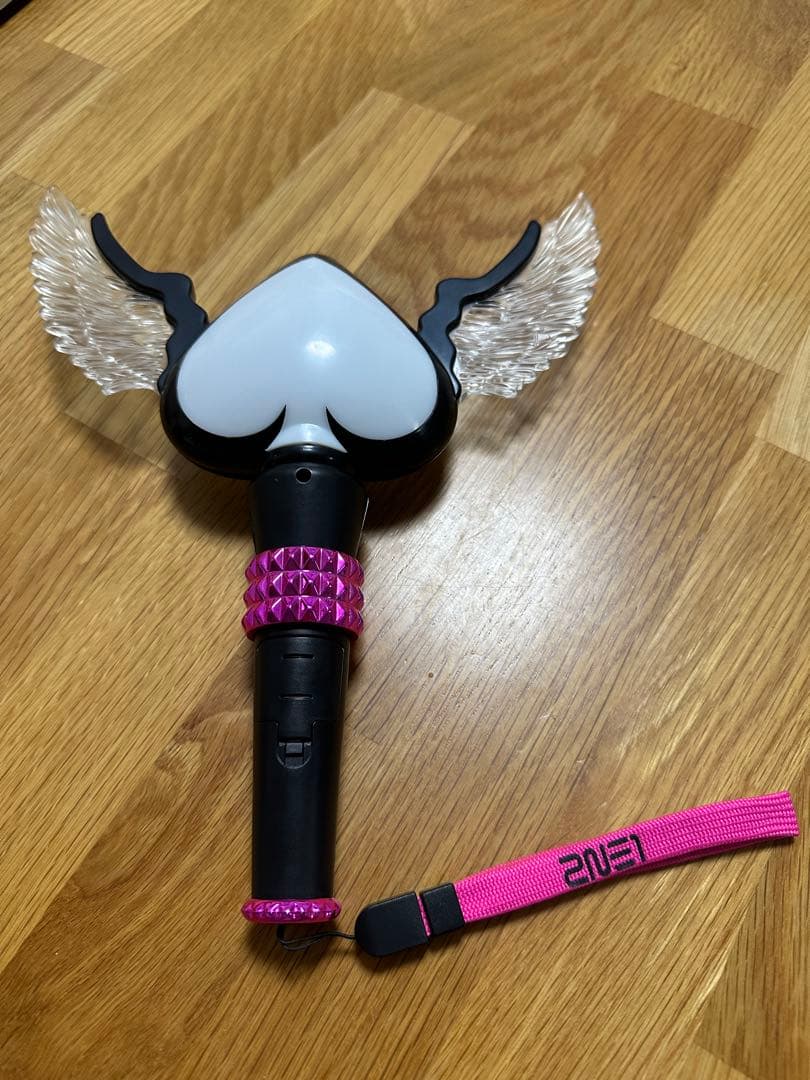 2NE1 ペンライト ハート型 翼付き
