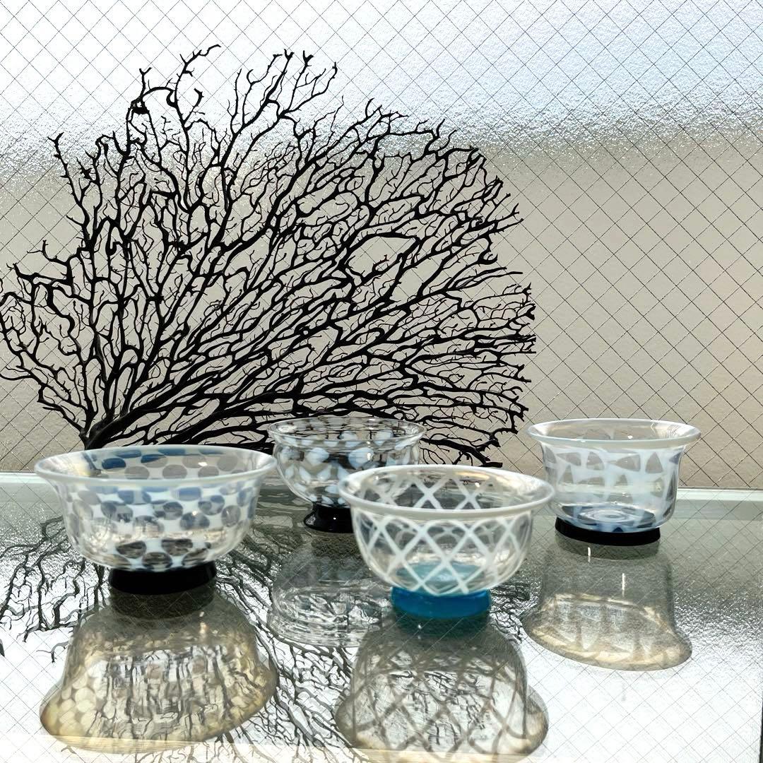 骨董　時代ガラス　超希少　白網目紋　水色台座　反り口　氷コップ　ウランガラス