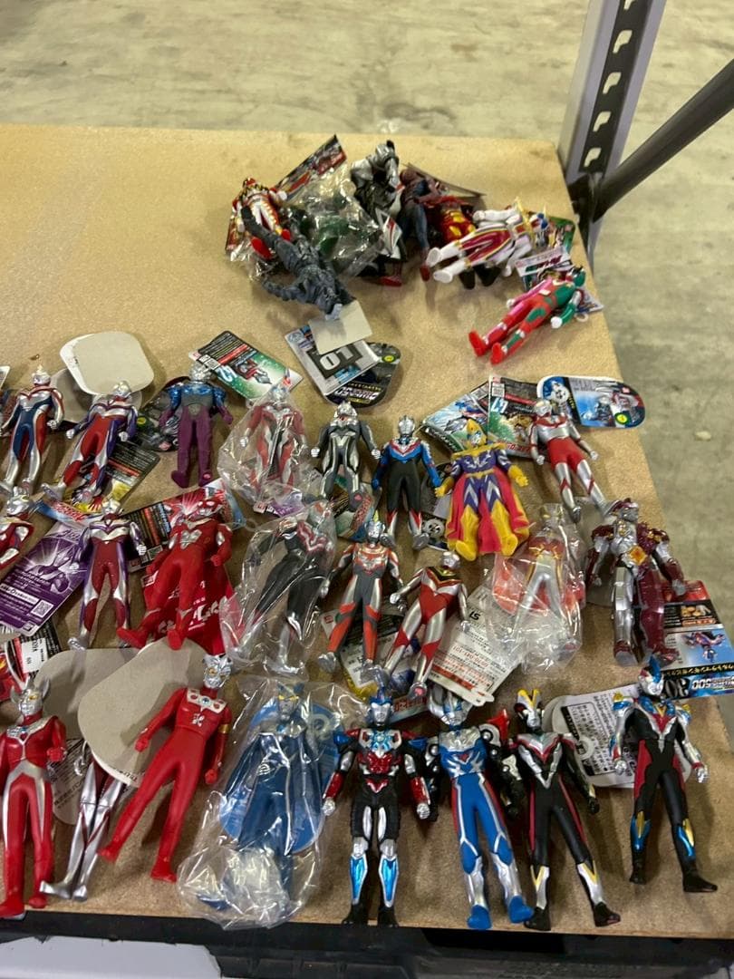 KS3　ウルトラマンシリーズ フィギュア セット 58体　そのほか8体