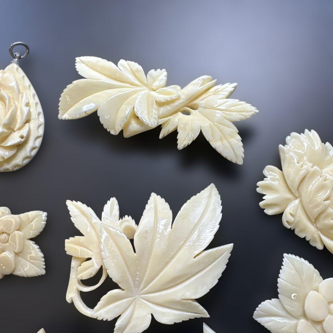 【vintage】鯨歯　ブローチと素材まとめ売り　ハンドメイドに！