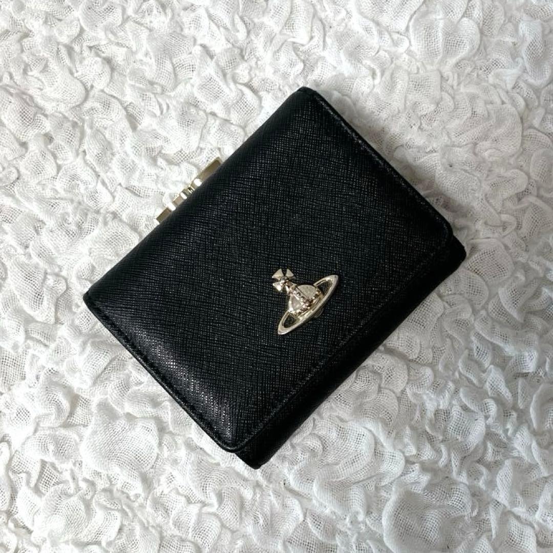 三つ折り　vivienne オーブ三つ折り財布 レザー　サフィアーノ　がま口