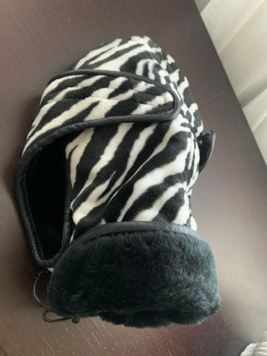 NEWYORKセレブ御用達ショップの犬用ムートンコート