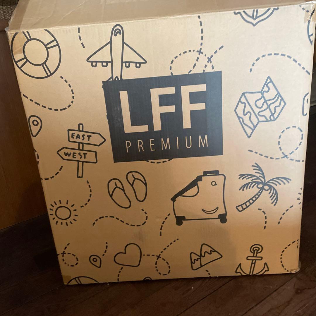 子供が乗れる　子供乗せ　キャリー　スーツケース