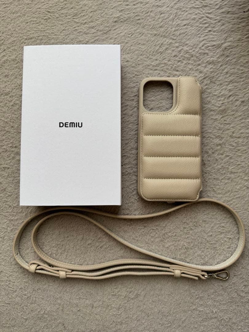 DEMIU　BALLON iPhone15ProMax ベージュ　ストラップ