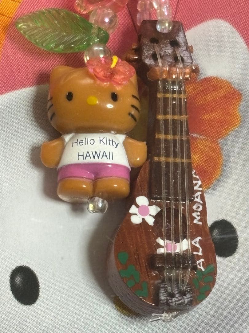 激レア ハローキティ ハワイ限定 ストラップ 日焼け ウクレレ ハイビスカス