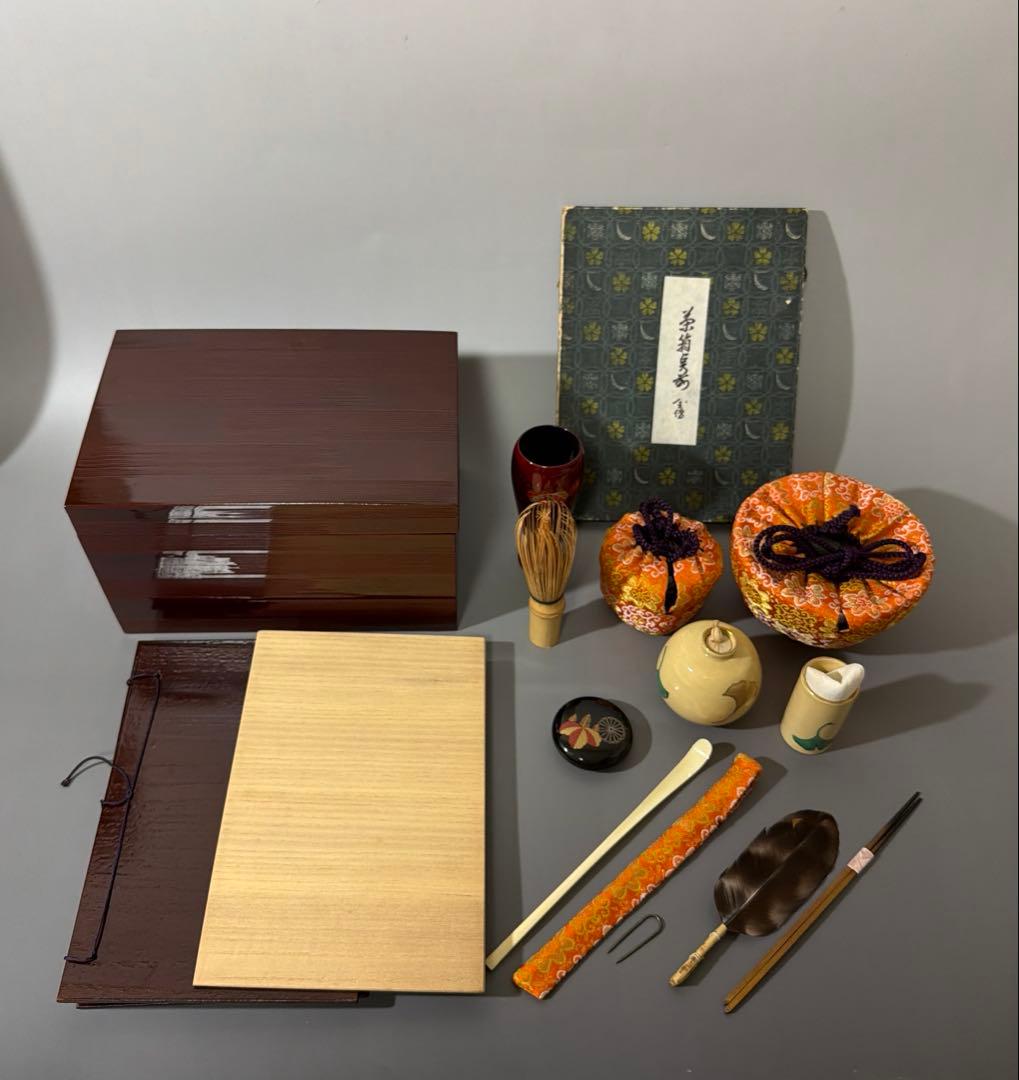 m*i様 茶道具 利休型 茶箱 吉祥紋茶碗(清閑寺) 器据 和敬板 解説書 他