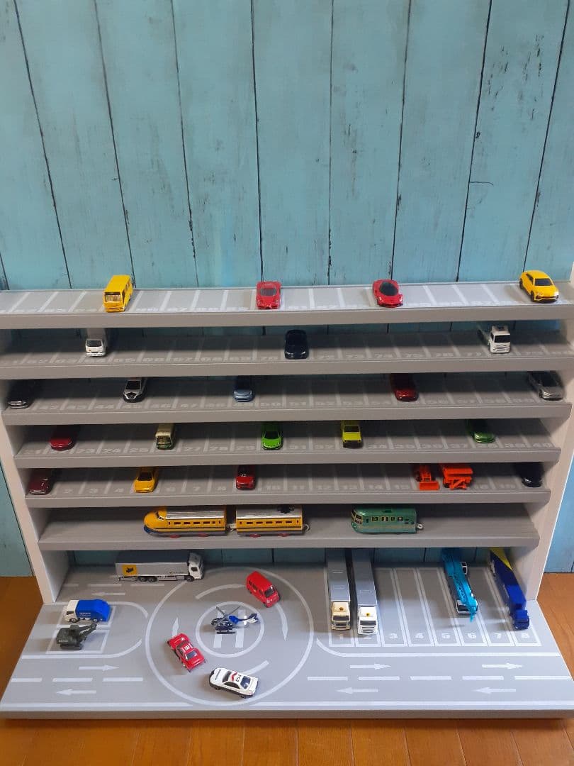 最新版7段トミカプラレール収納棚1枚板仕様ヘリポート付