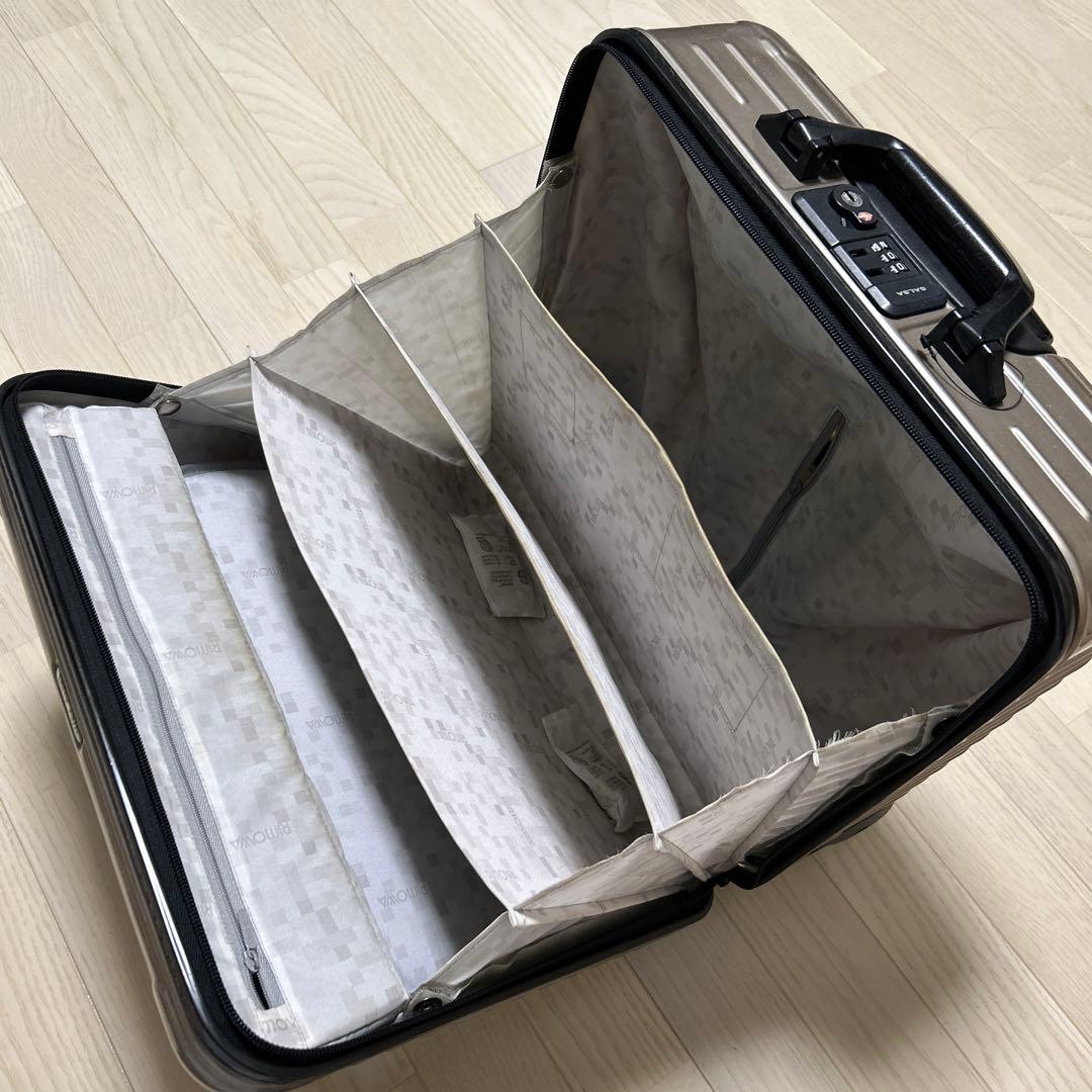 RIMOWA シルバー キャリーケース 中型（2輪）