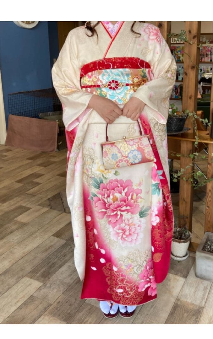 はに　華やかな花柄振袖 と長襦袢の2点セット