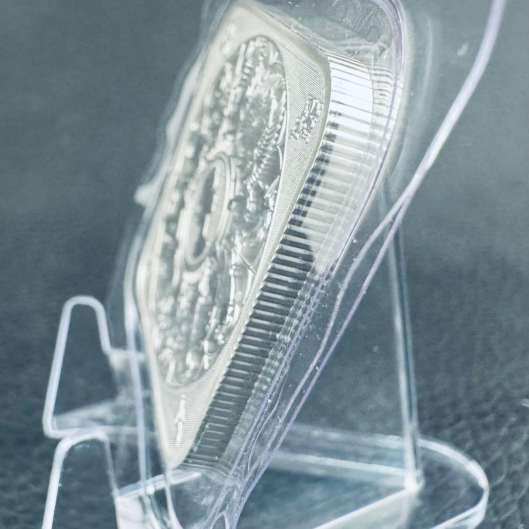 銀貨 英国 ロイヤルミント クイーンズビーストコンプリーター 四角型 1オンス