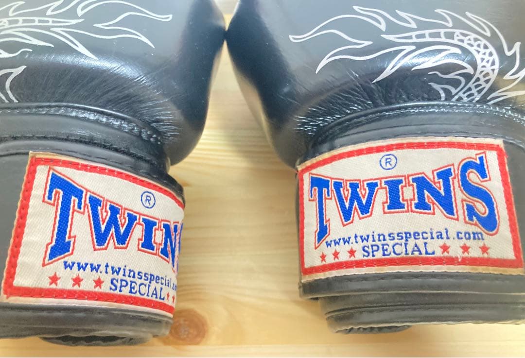 ☆ 超激レア！！ TWINS 8oz キック ボクシング グローブ 本革レザー