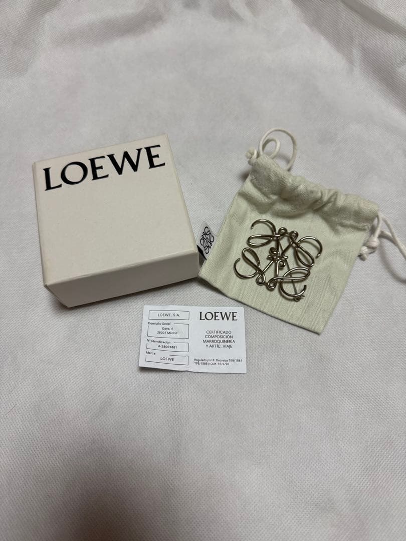 【LOEWE】ブローチ シルバー《おまけ付き》